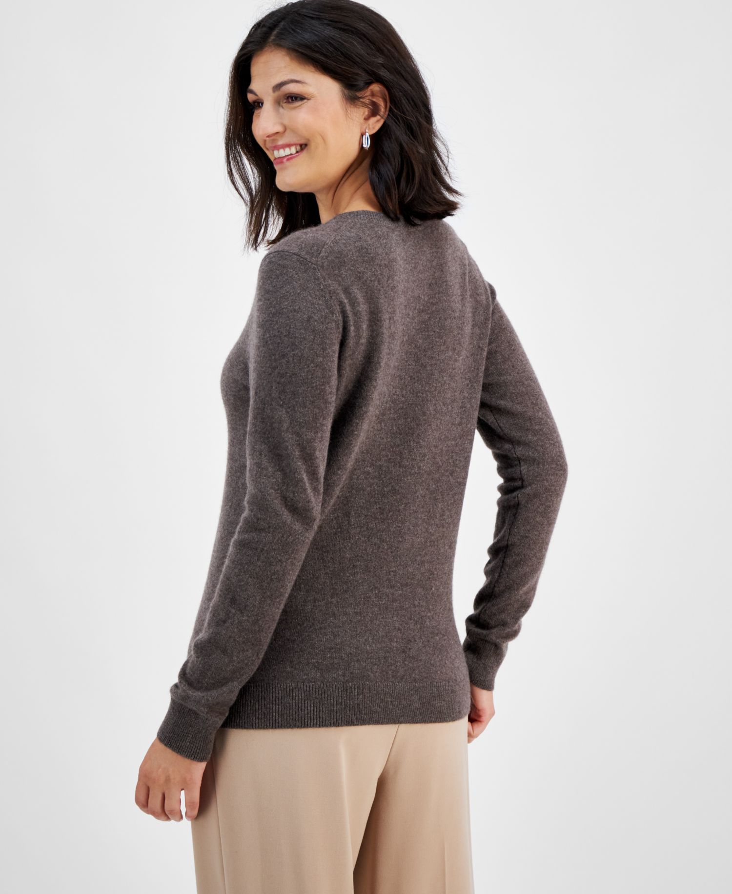 100% Cashmere Petite V-Neck Long-Sleeve Sweater