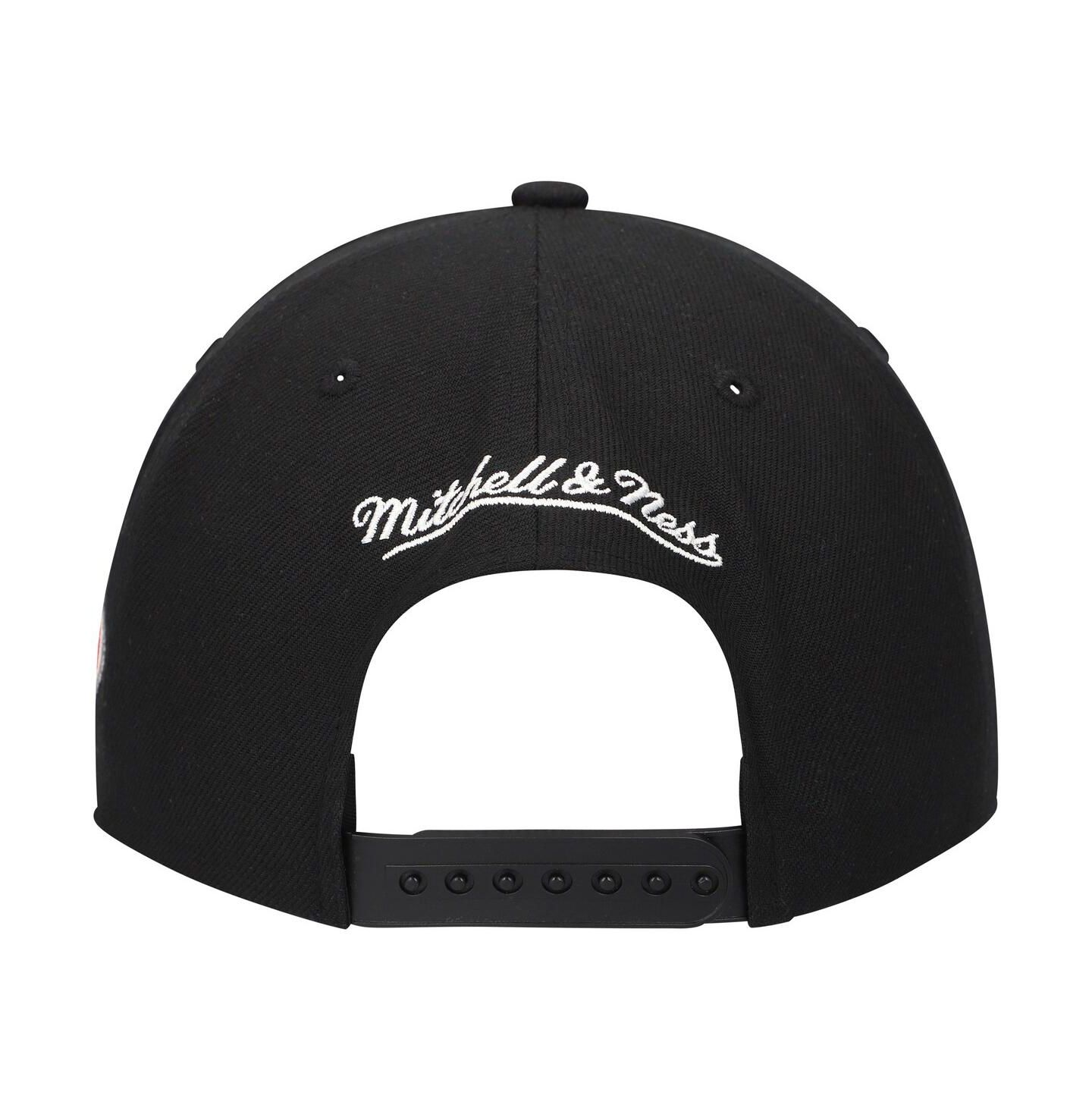 Мужская кепка Mitchell & Ness Mitchell Ness Black Carolina Hurricanes Core Team Script 2.0 Snapback Hat — фото 2