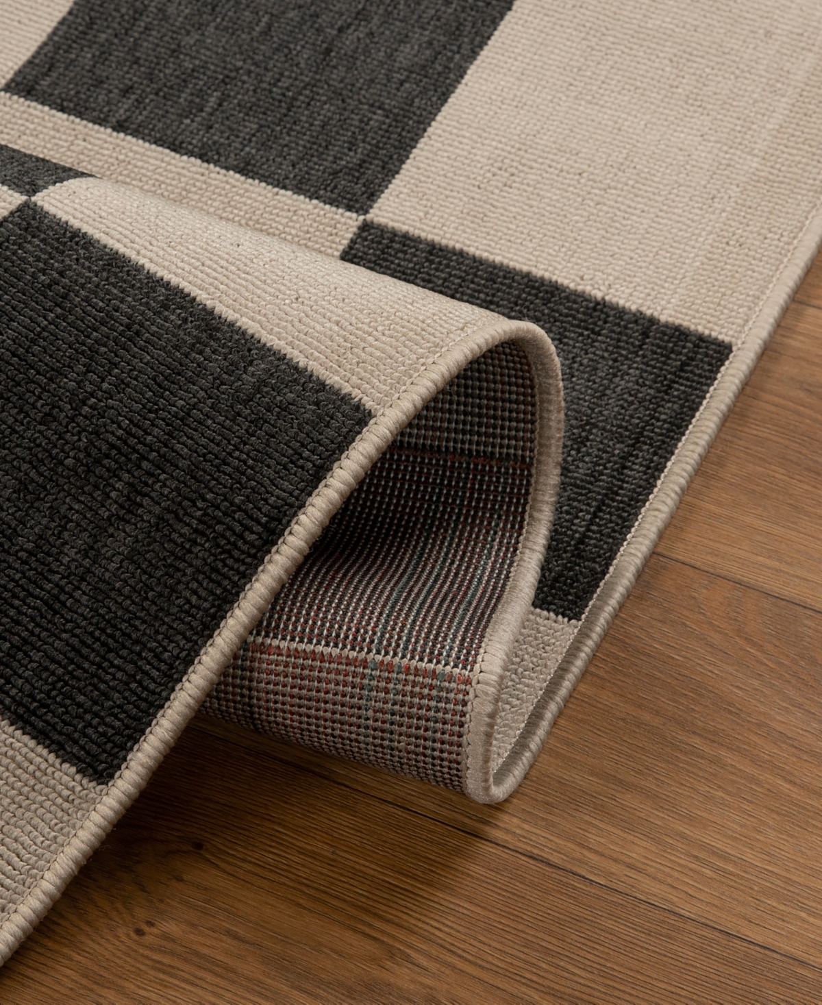 Lr Home Madison 5'x7' Area Rug In Black