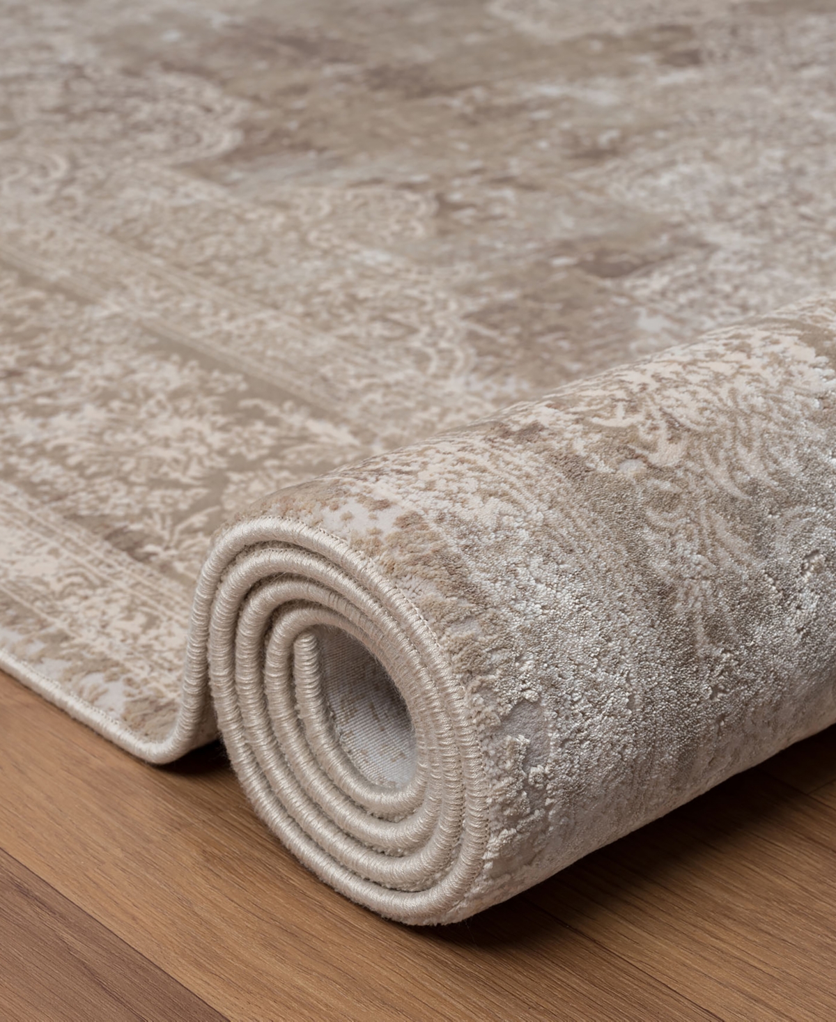 Lr Home Alice 4'x6' Area Rug In Ivory