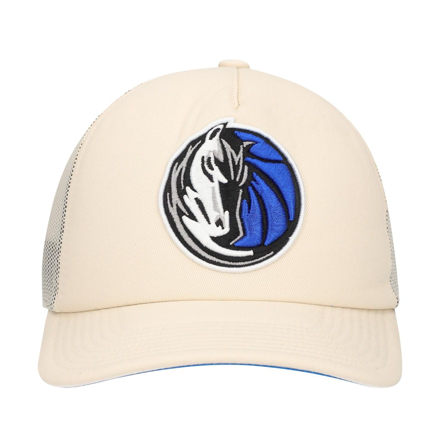 Мужская кепка Mitchell & Ness Cream Dallas Mavericks Trucker Adjustable Hat — фото 4