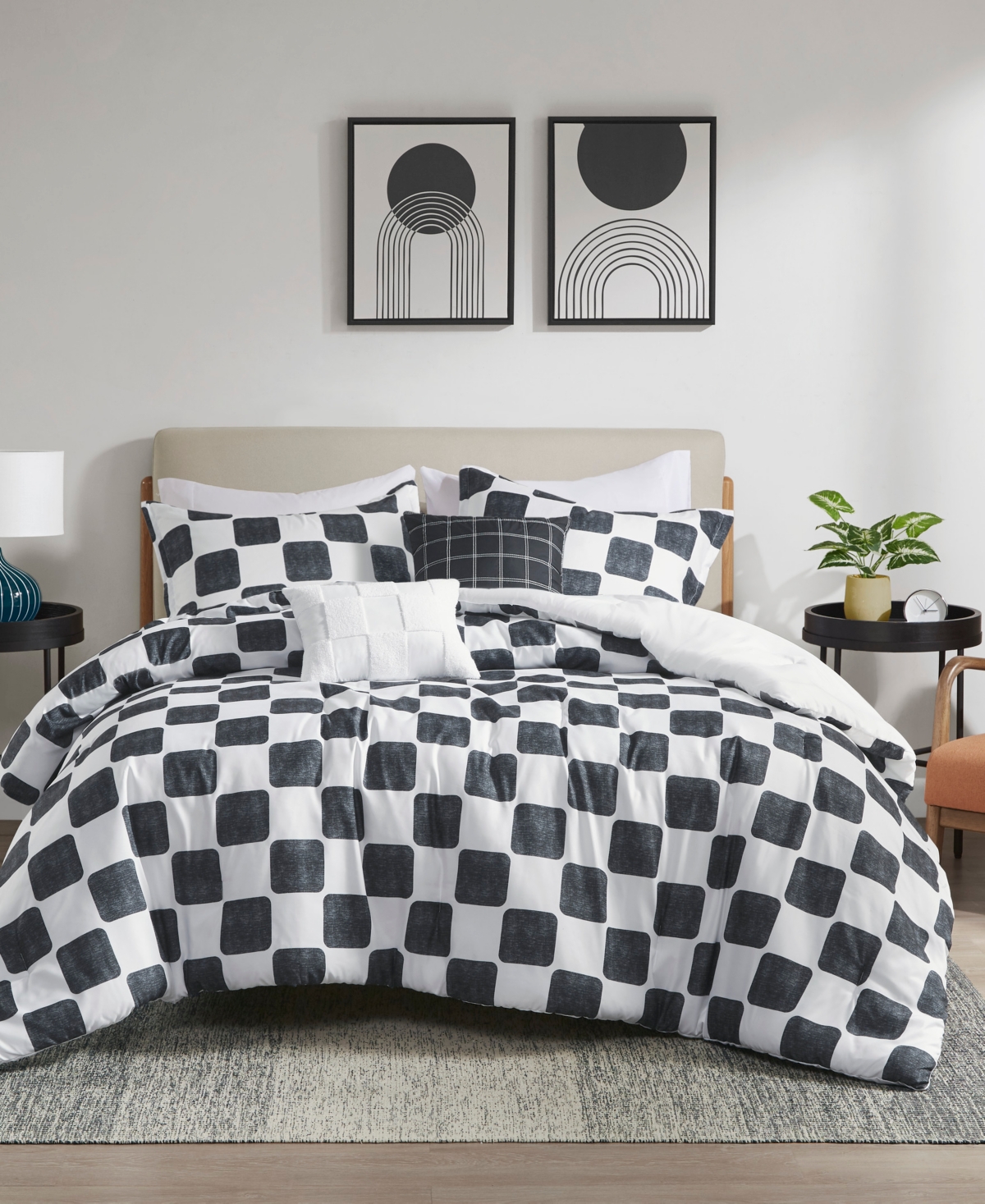 Intelligent Design Miley Checkered Comforter Sets In Black,white