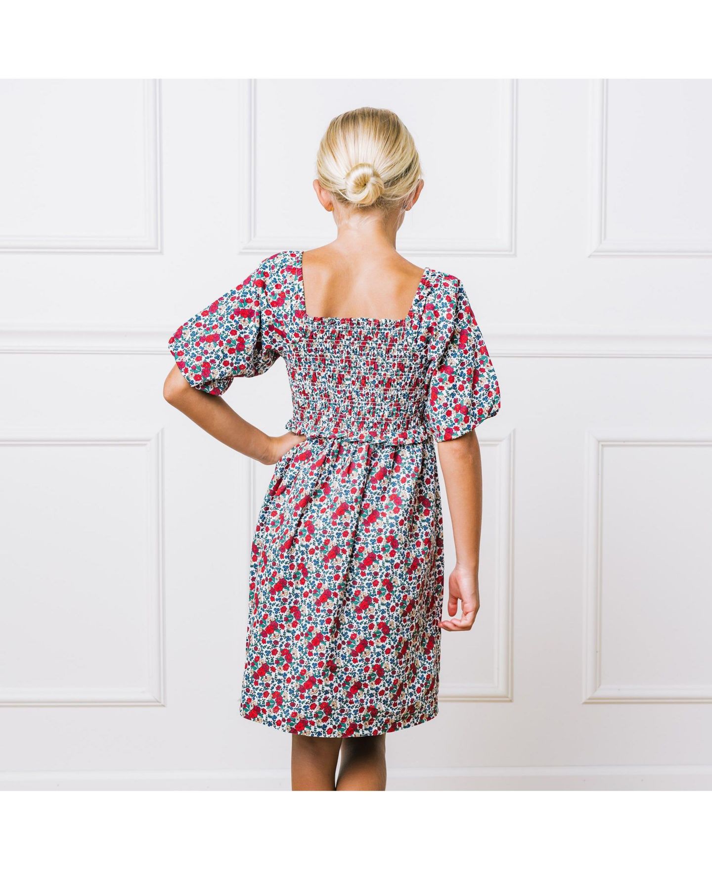 Платье Hope & Henry Short Bubble Sleeve Smocked Dress для девочек-малышей, цвет: Разноцветный с принтом — фото 6