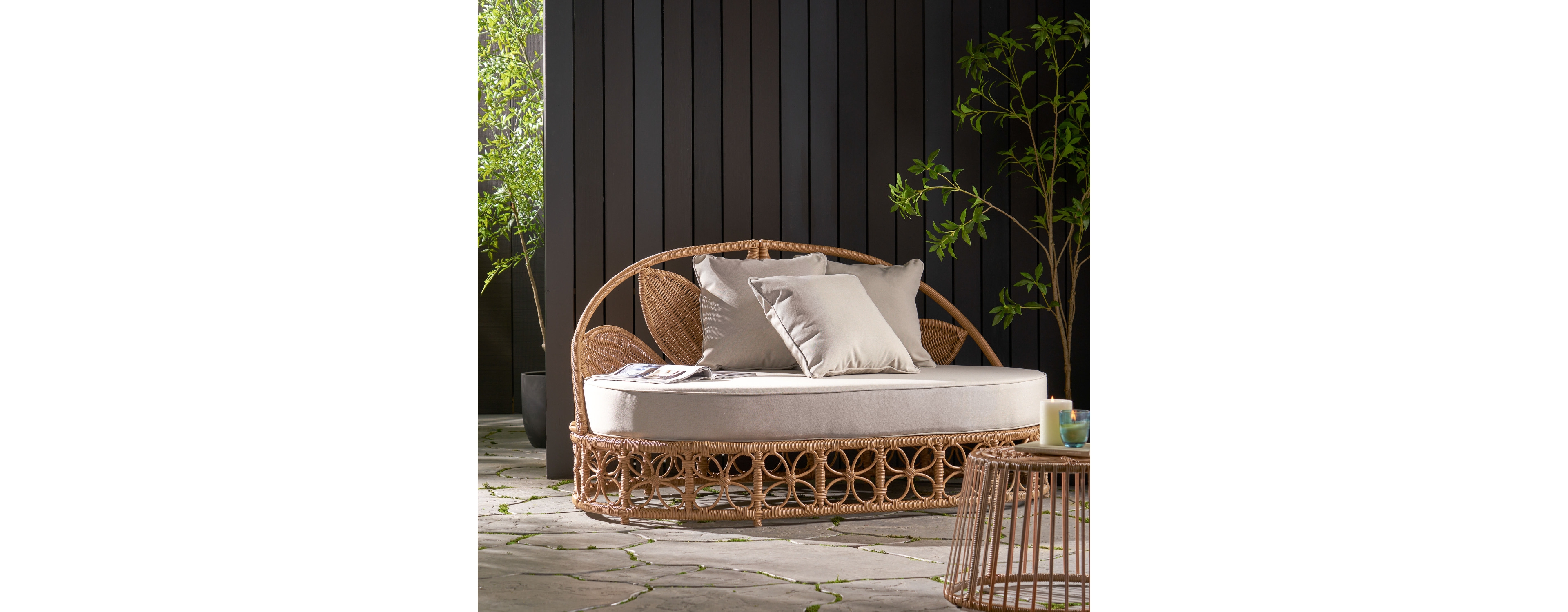 Streamdale Furniture Wicker Outdoor Daybed With Pillows