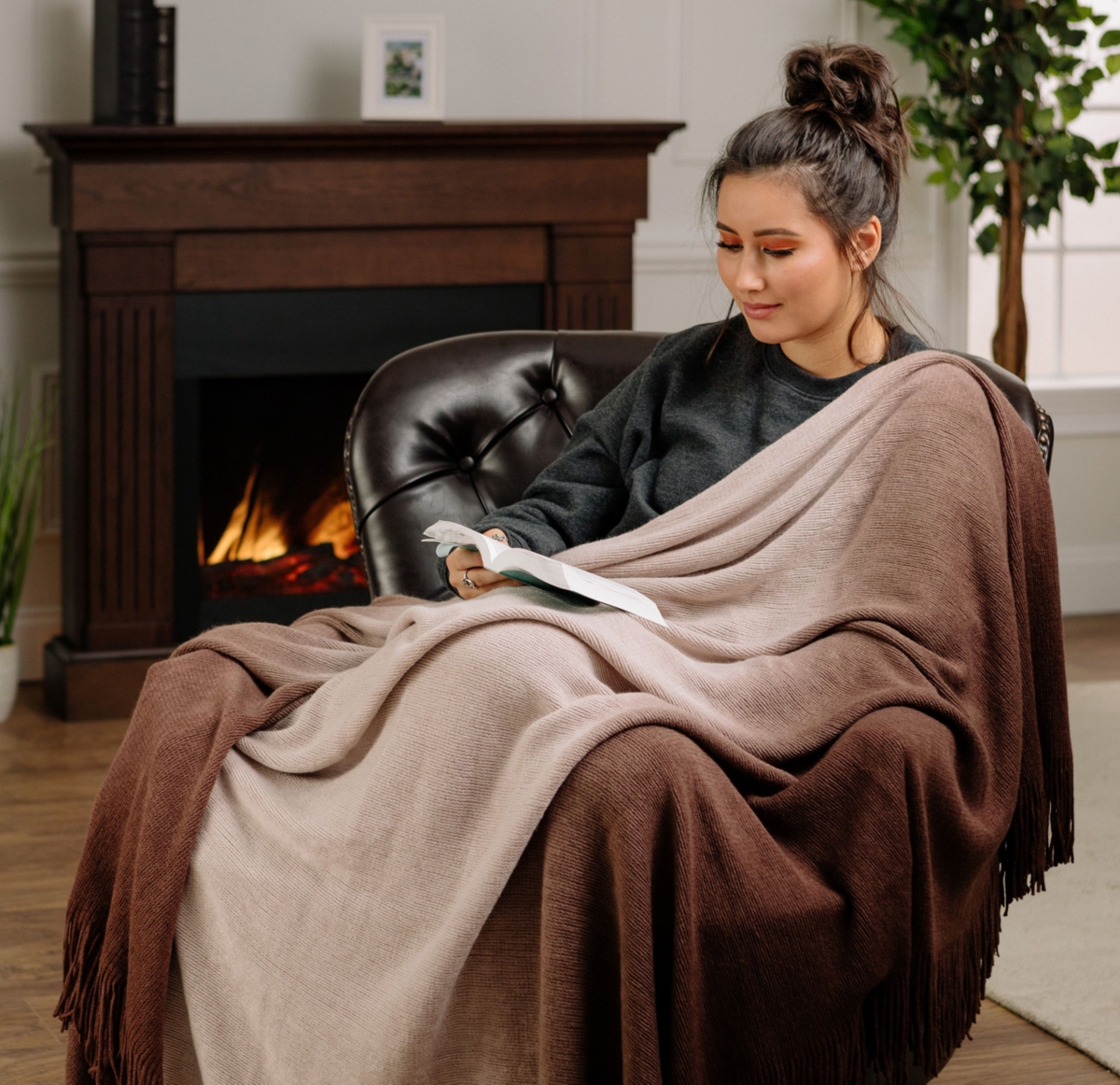 Chanasya Premium Gradual Gradient Ombre Super Soft Acrylic Throw Blanket With Tassels