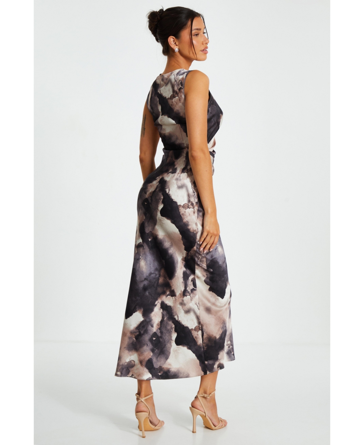 Quiz Women's Marble Satin Sleeveless Ruched Waist Maxi Dress