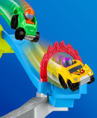 Hot Wheels Spiral Stunt Speedway Playset with 2 Cars & Accessories