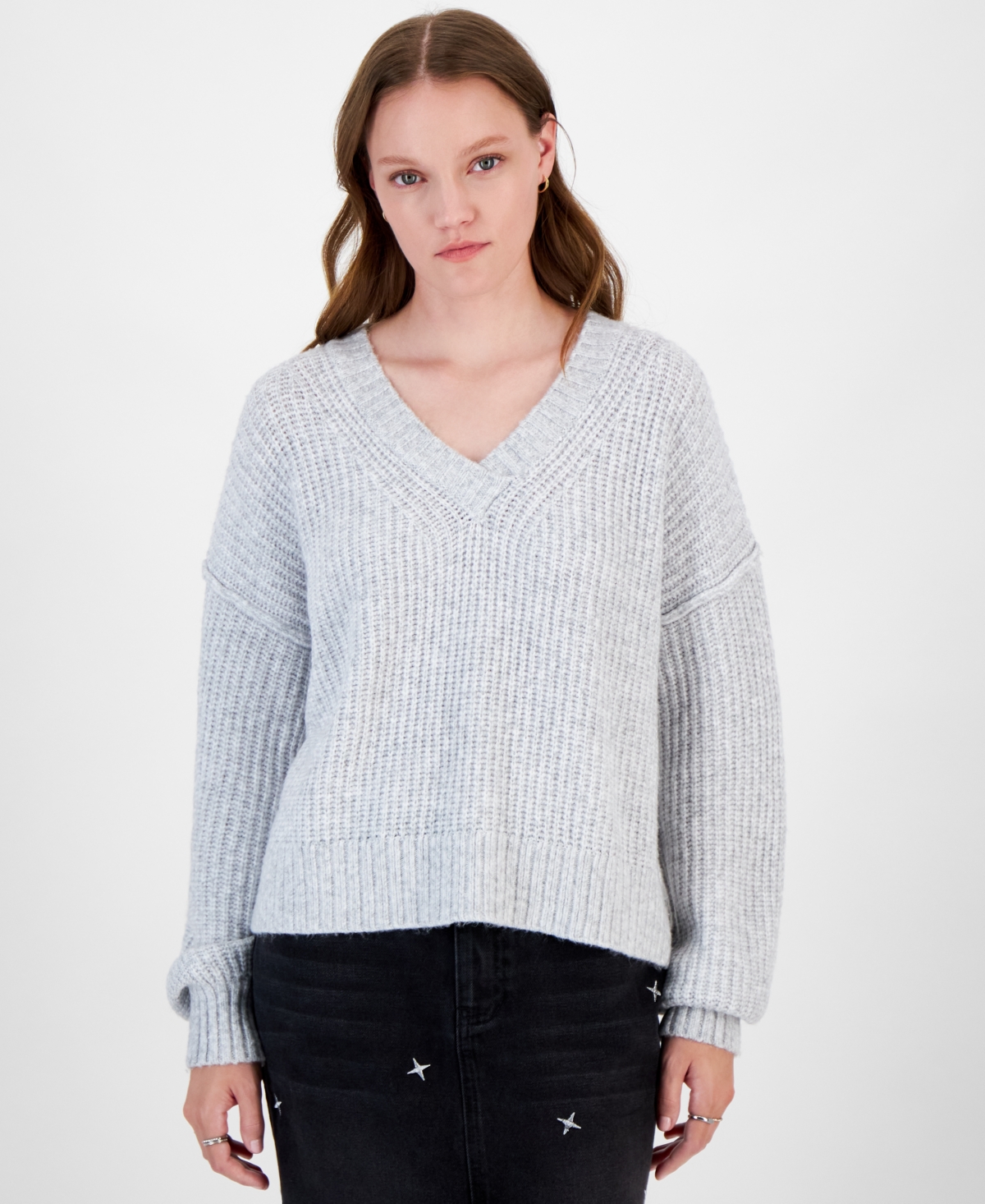 HIPPIE ROSE JUNIORS' V-NECK OVERSIZED SWEATER 