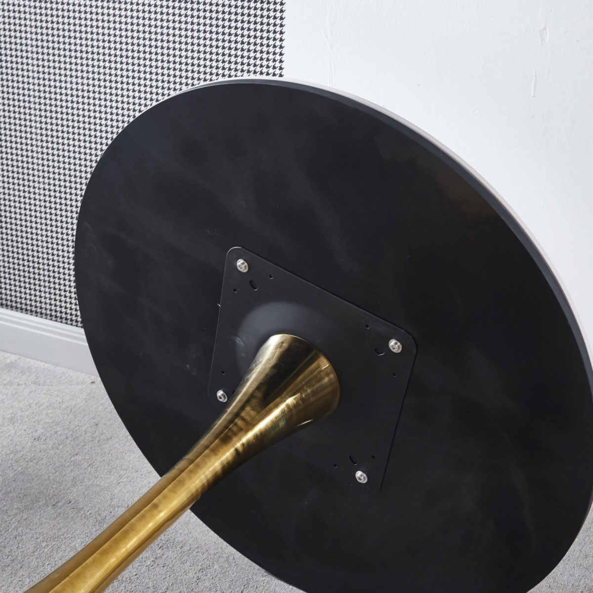 Streamdale Furniture 31.5" Tulip Dining Table: Mdf Top, Metal Legs