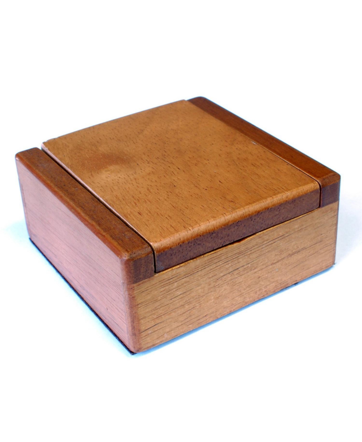We Games Old-fashioned Metal Jacks In A Wooden Box In Brown