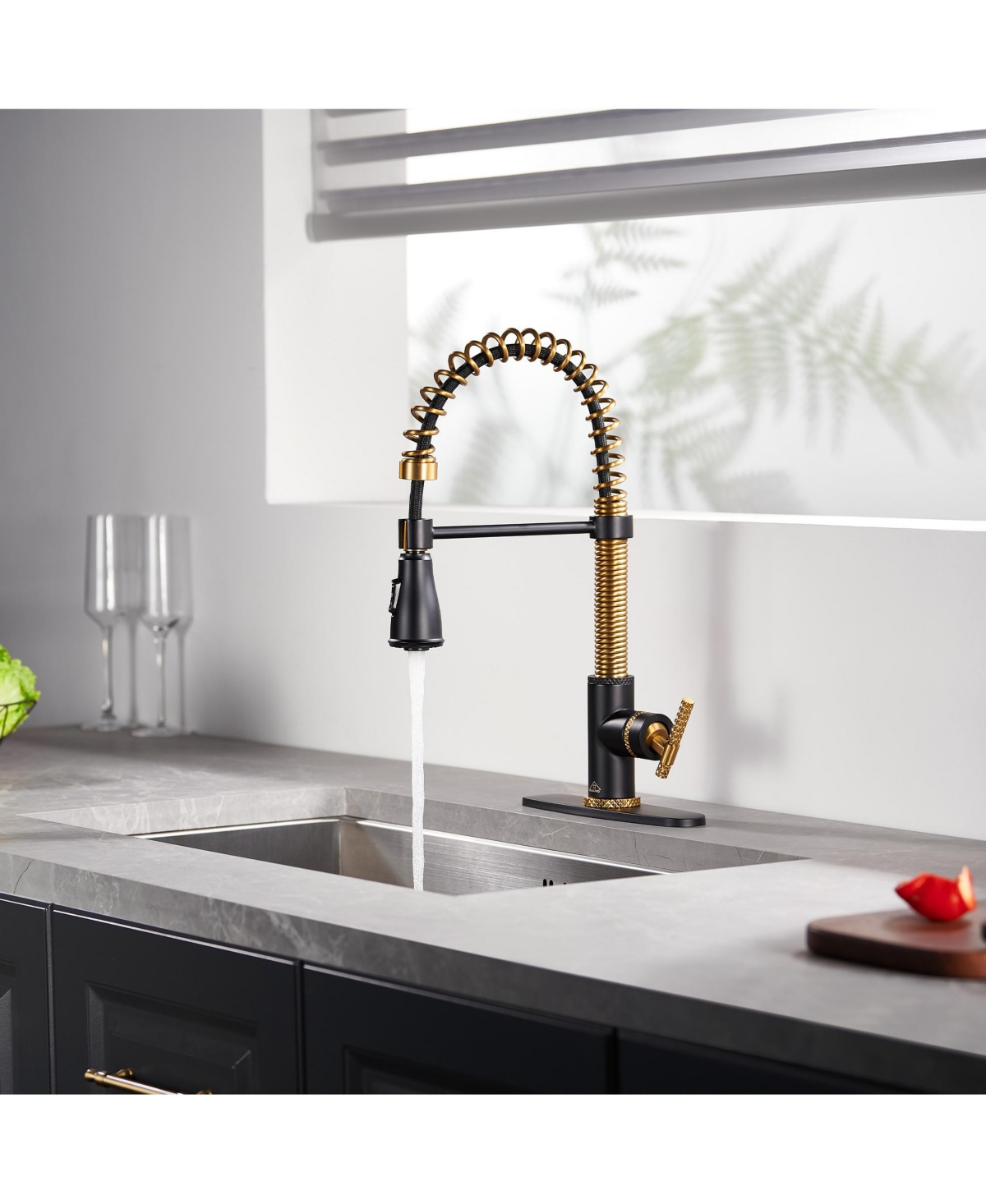 Casainc 1.8 Gpm Britt Commercial Style Pull Down Single Handle Kitchen Faucet - Matte black+brushed gold