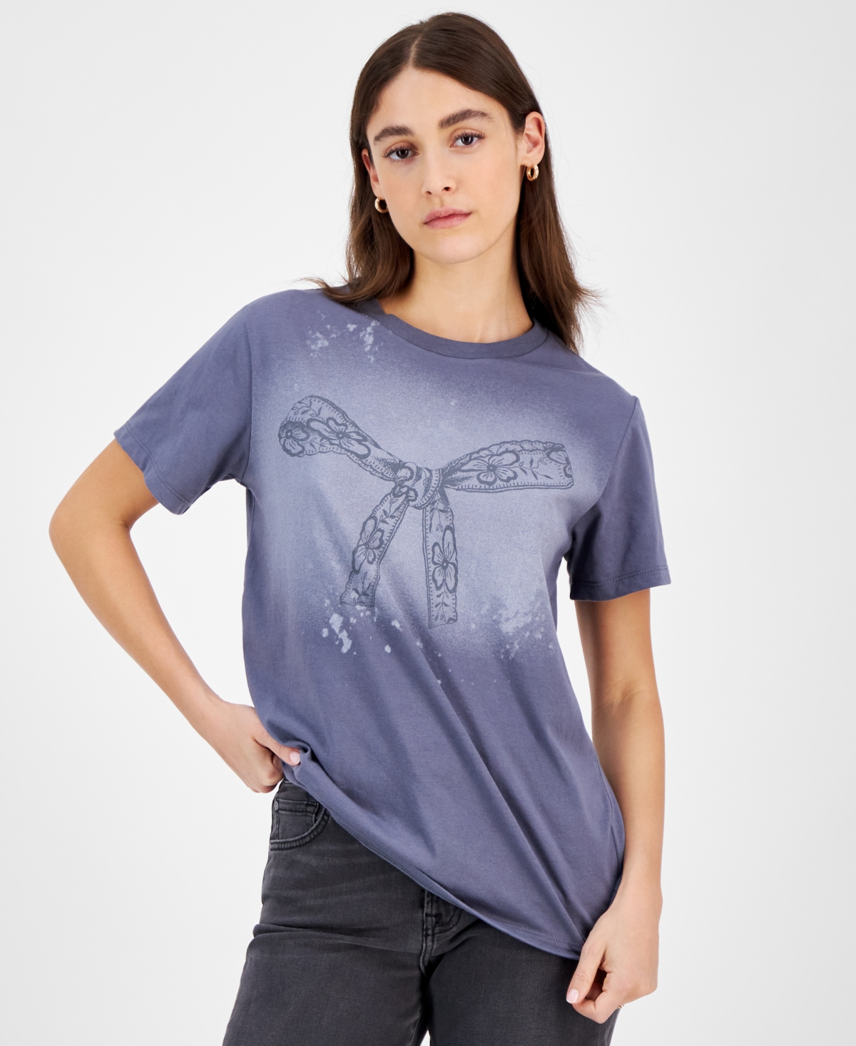 Juniors' Lace Bow Graphic T-Shirt - Turbulence