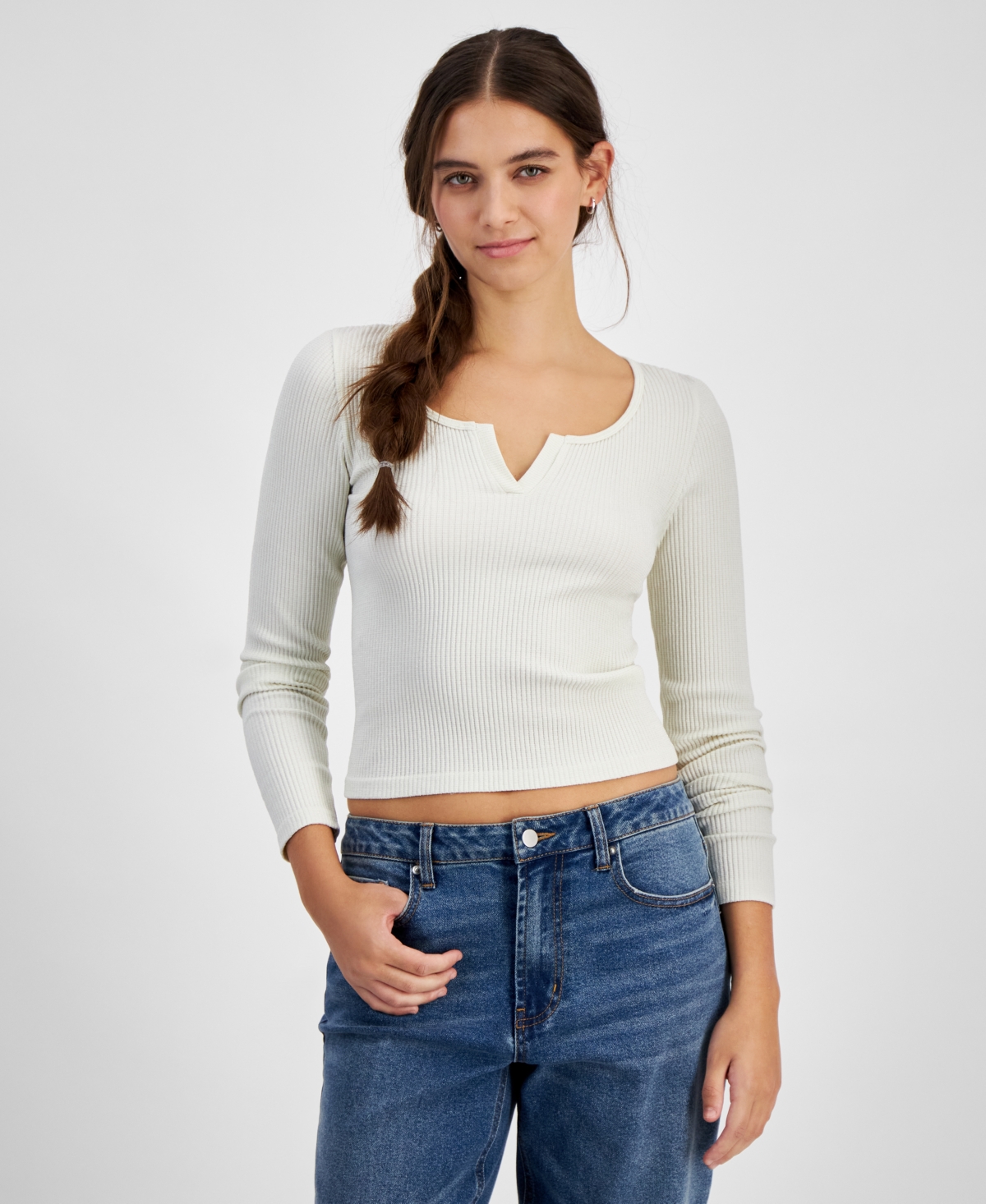 Juniors' Notched Neck Glitter Ribbed Long Sleeve - Winter White