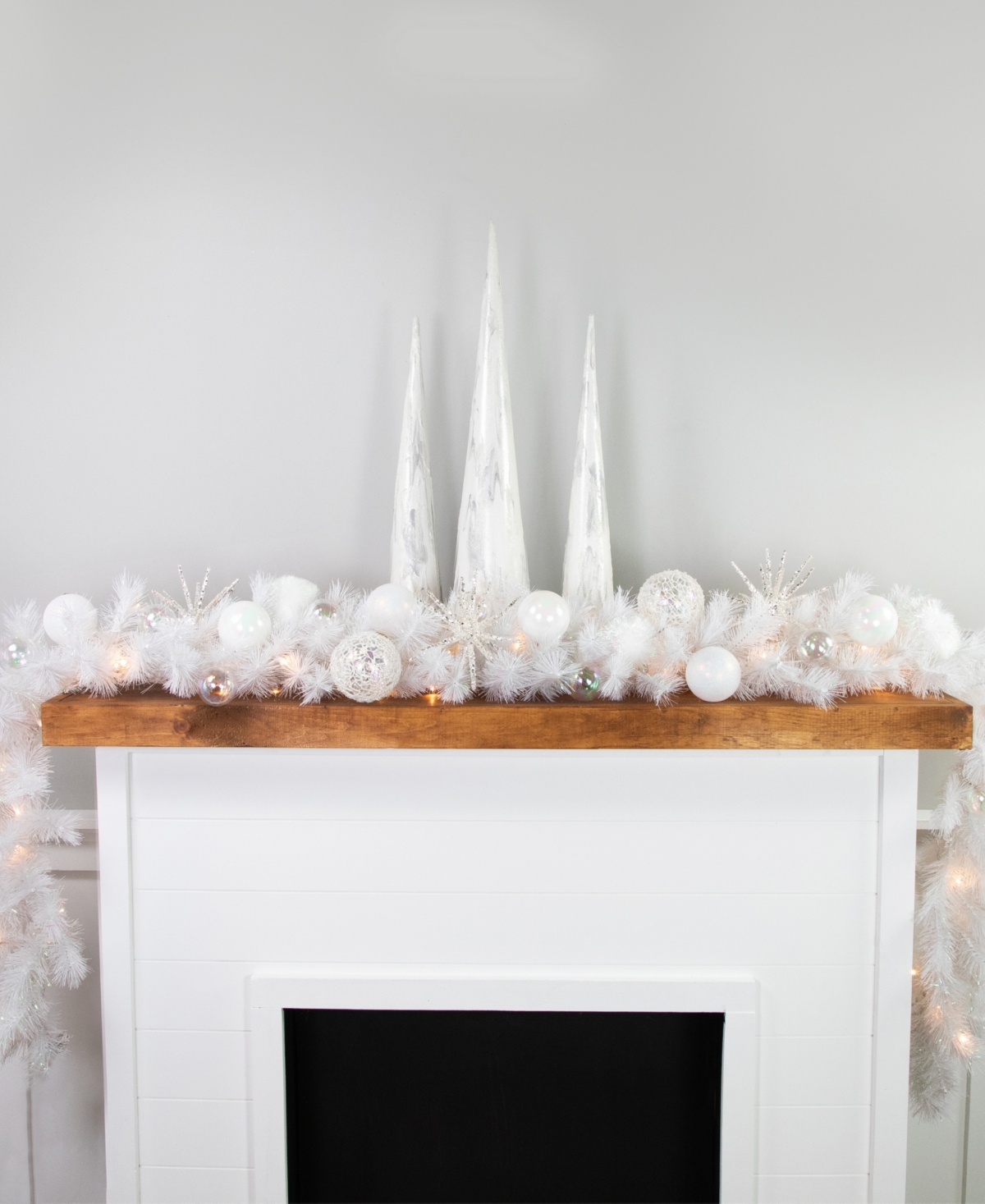 Northlight 9ft Pre-lit White Alaskan Pine Artificial Christmas Garland In White