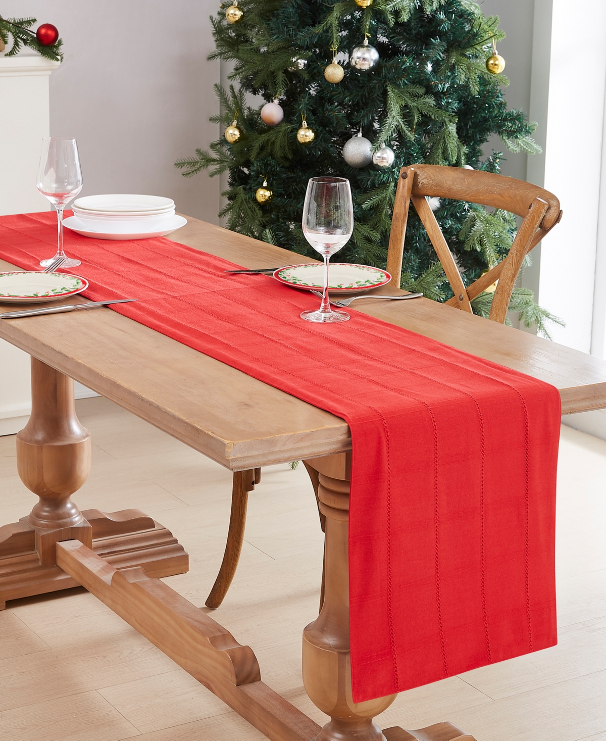 Izod Chadwick Runner 14" X 90" In Red
