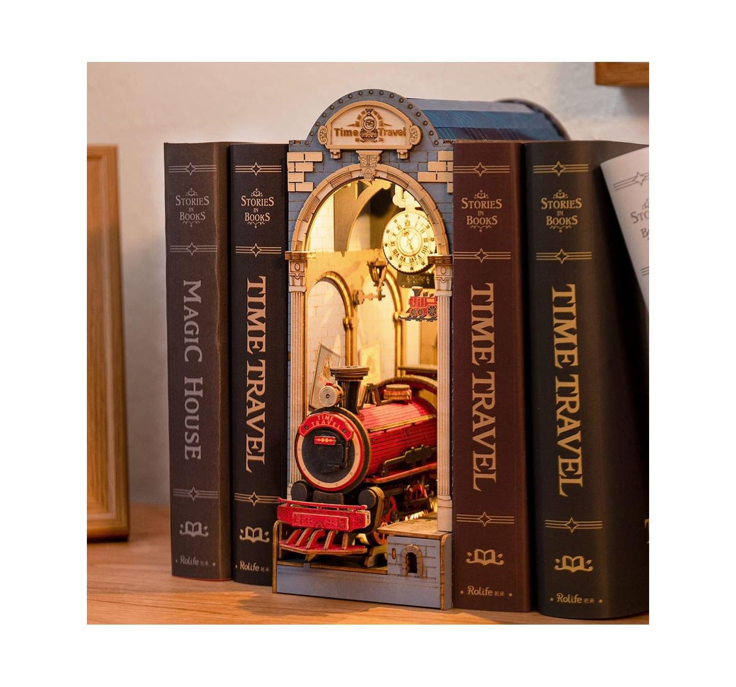 Детские конструкторы Flash Popup Time Travel 3D DIY Book Nook Kit, 246-Piece Building Set, от 14 лет, цвет: Коричневый — фото 1