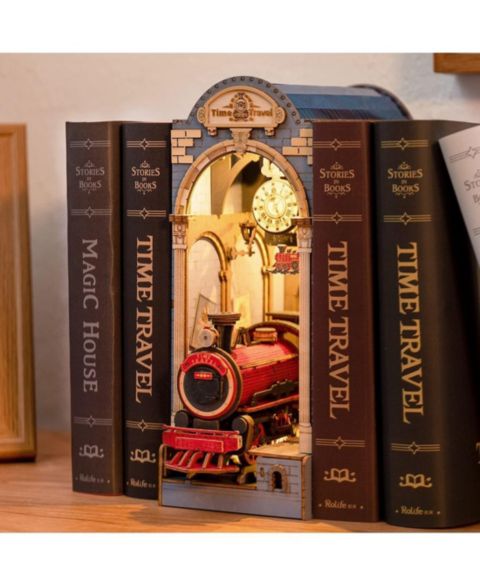 Детские конструкторы Flash Popup Time Travel 3D DIY Book Nook Kit, 246-Piece Building Set, Ages 14+, цвет: Коричневый
