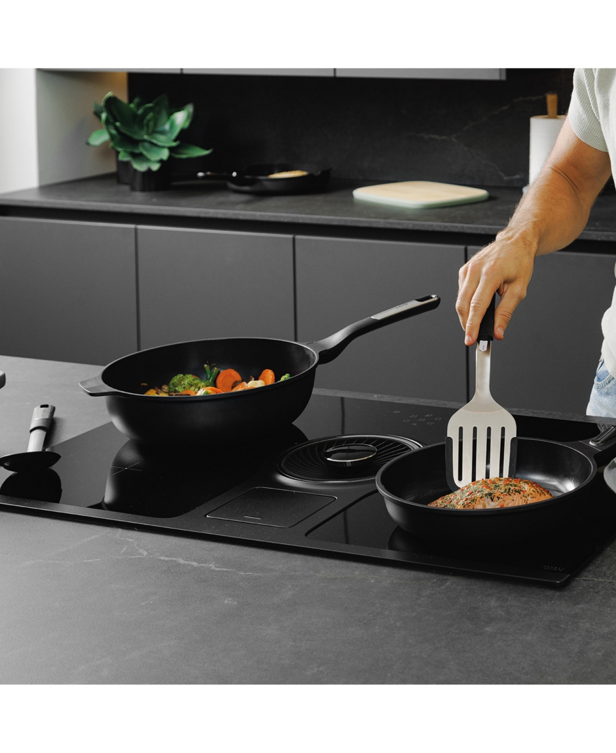 BergHOFF Leo Phantom Nonstick Ceramic 12" Wok Pan 5.3qt., Recycled