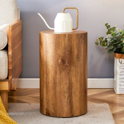 The cylindrical table with its patterned design can be easily integrated into a variety of interior styles, from coffee tables to small dining tables, workbenches or makeshift writing desks.