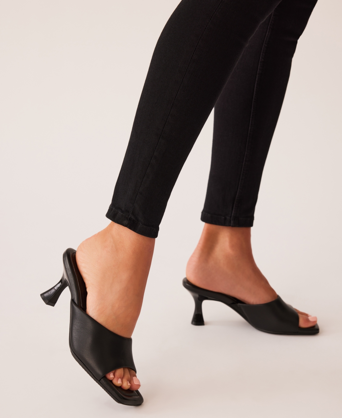 Anne Klein Jerilyn Womens Solid Manmade Pumps In Black Smooth
