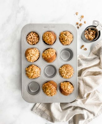 Non-Stick Aluminum 12 Cup 15" x 11" Muffin Pan Lid Set