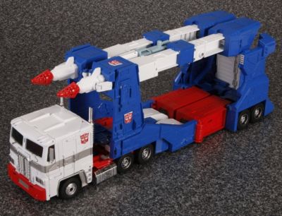 MP-22 Ultra Magnus Perfect Edition with Trailer | Masterpiece