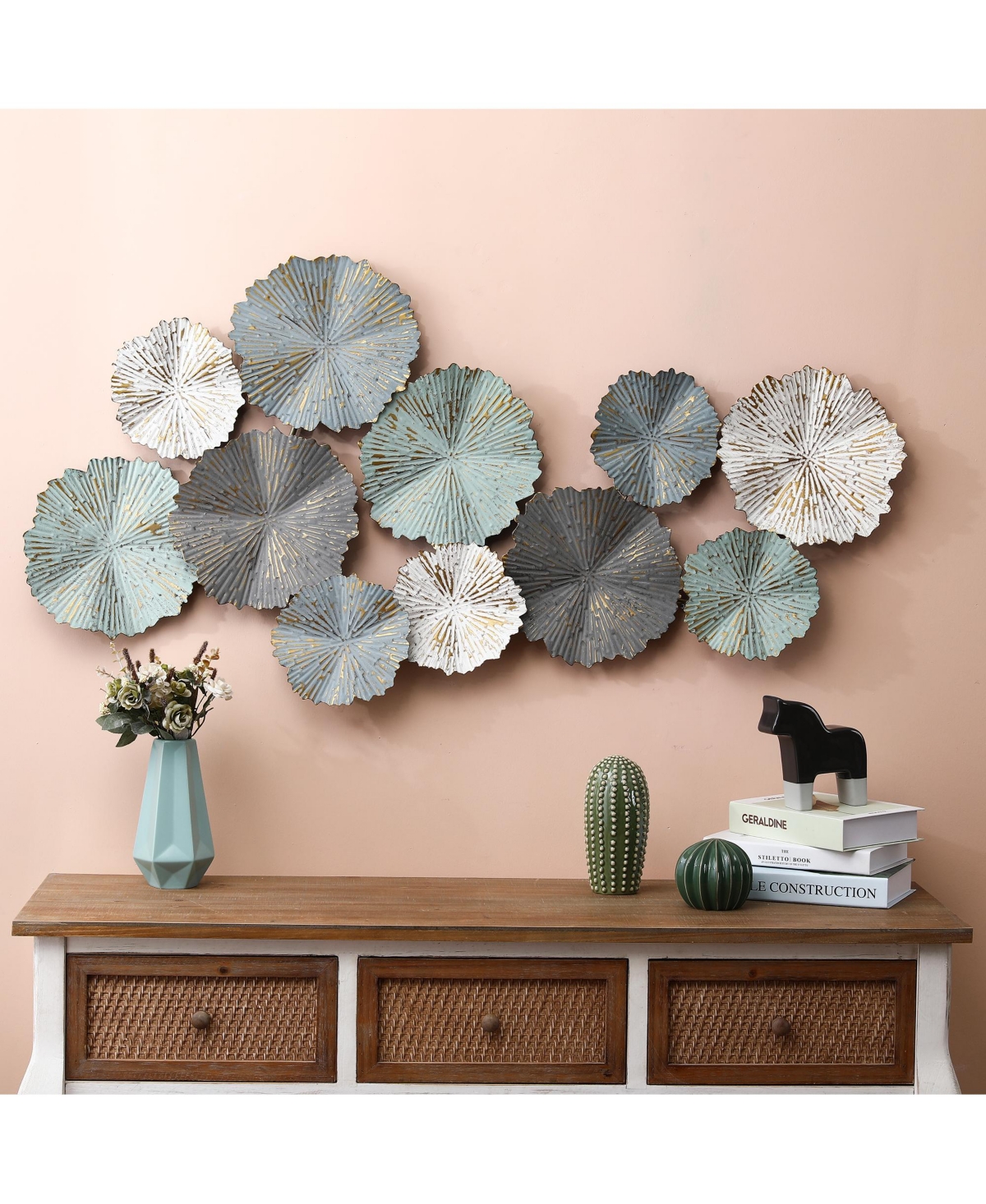 LuxenHome Metal Flowers Modern Wall Decor