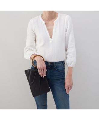 Sheila Hard Ring Clutch