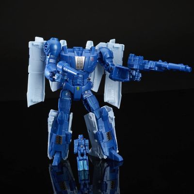 Scourge and Fracas Deluxe Class  | Generations Titans Return