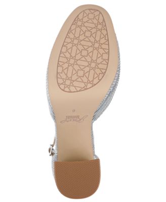 Women's Stephanie Closed Toe Platform Pumps