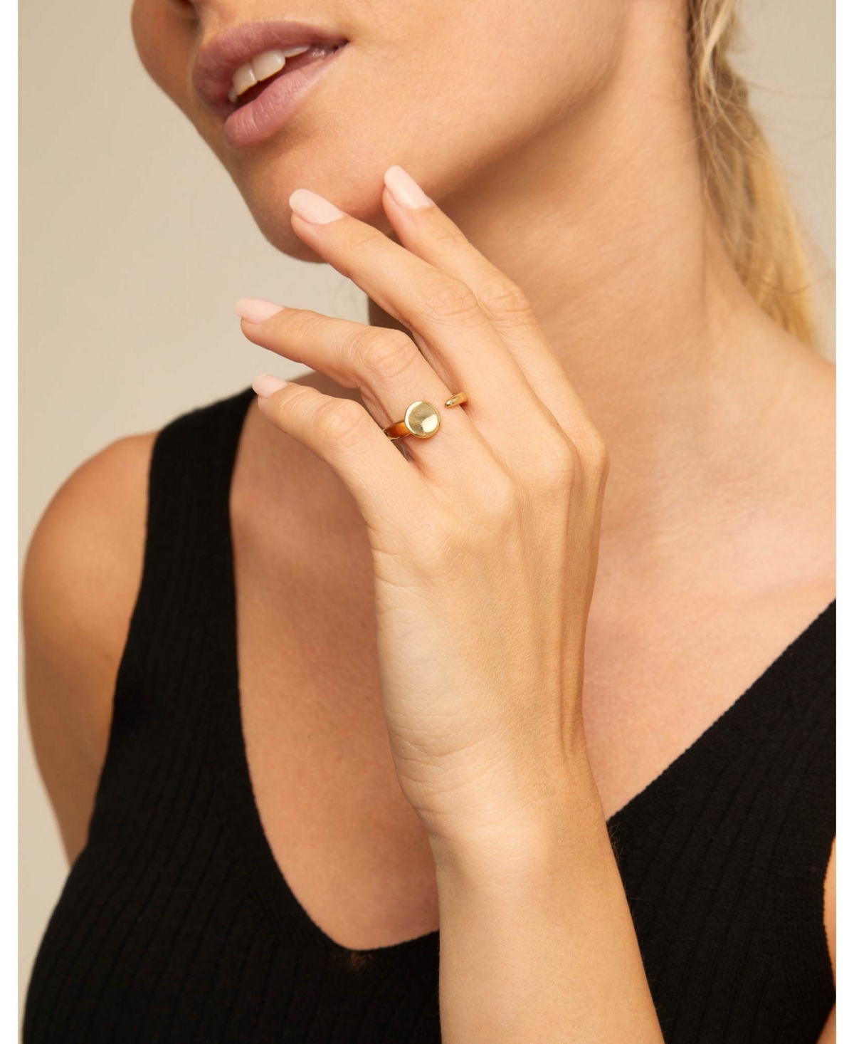 Unode50 Twisted Nail Form Metal Alloy Ring In Gold