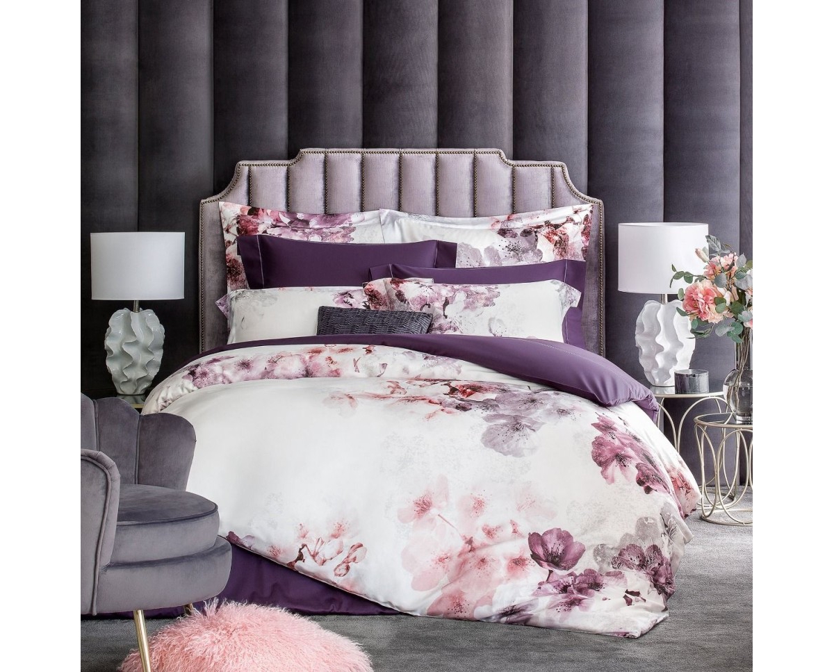 Togas Wilma Duvet cover Queen violet-white