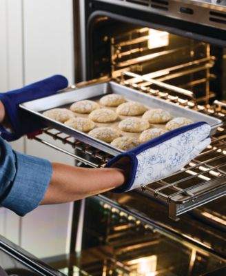 Bon Voyage Mickey Mouse 2-Piece Oven Mitt Set