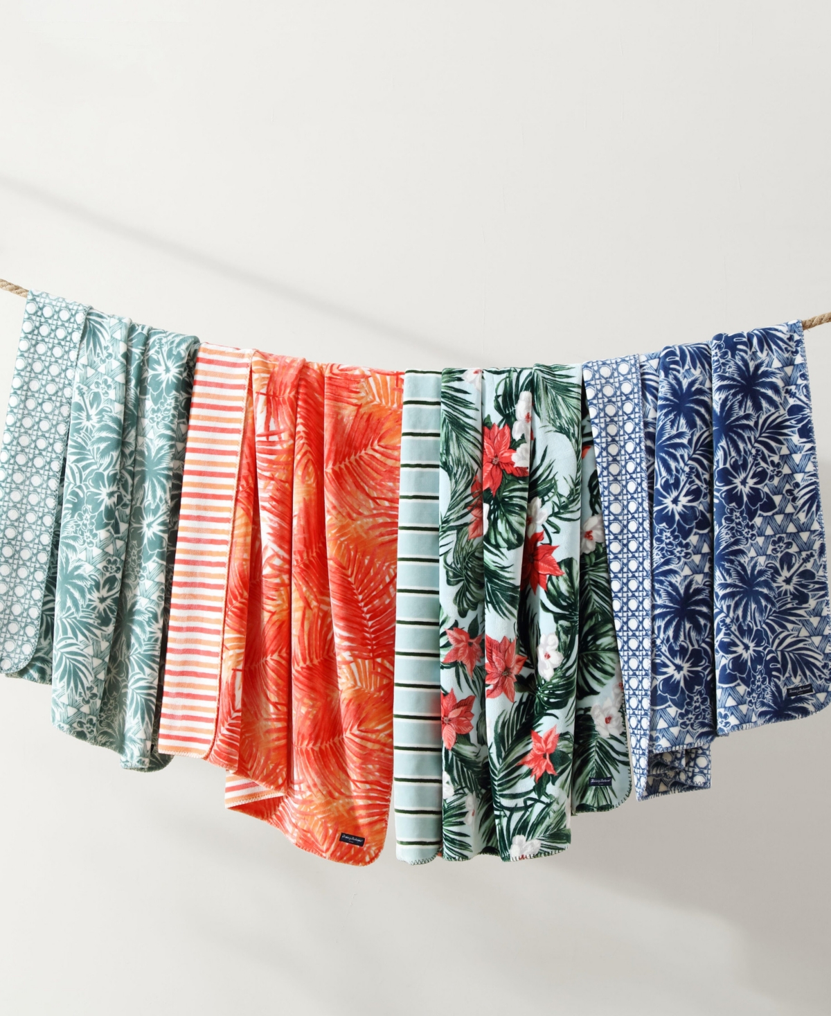Tommy Bahama Home Closeout!  Flannel Throw, 70" X 50" In Coral Orange Hot Tropics
