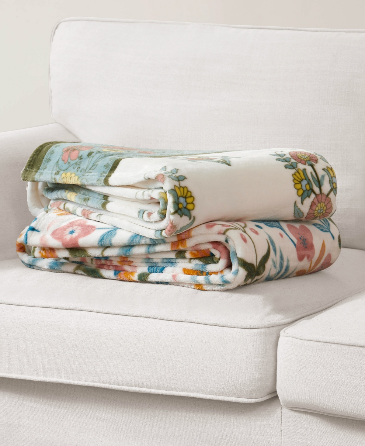 Jessica Simpson Plush Ultra Soft Throw, 50" X 70" In Serenity Floral