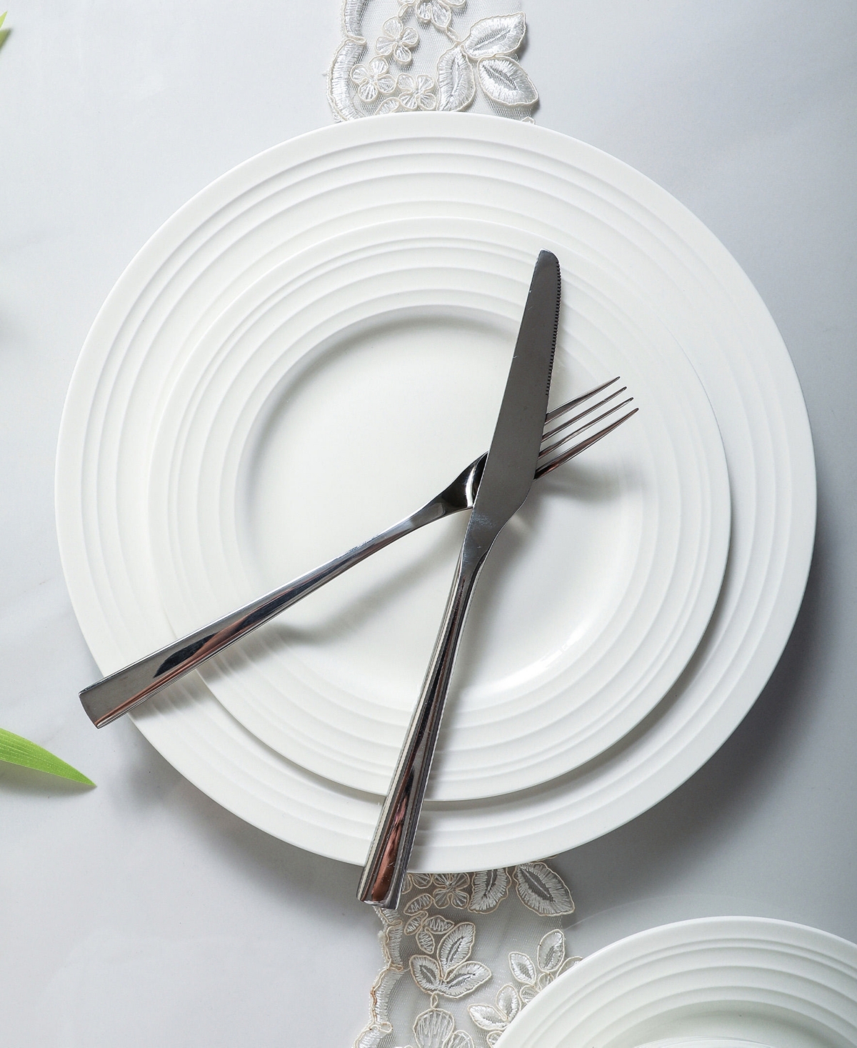 Stone Lain Eleanor 16pc Bone China Dinnerware Set In White
