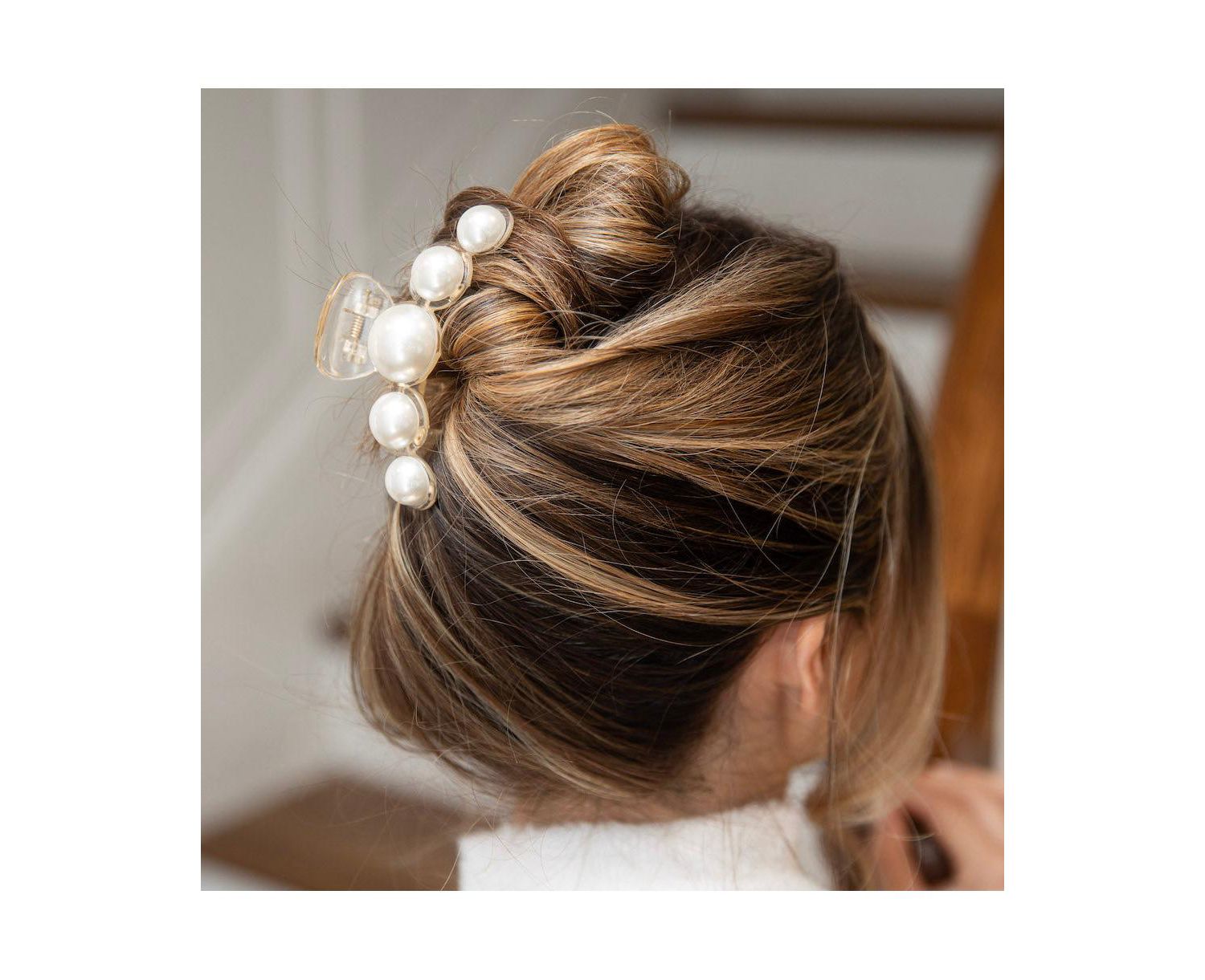 Dots Clip - Pearl White