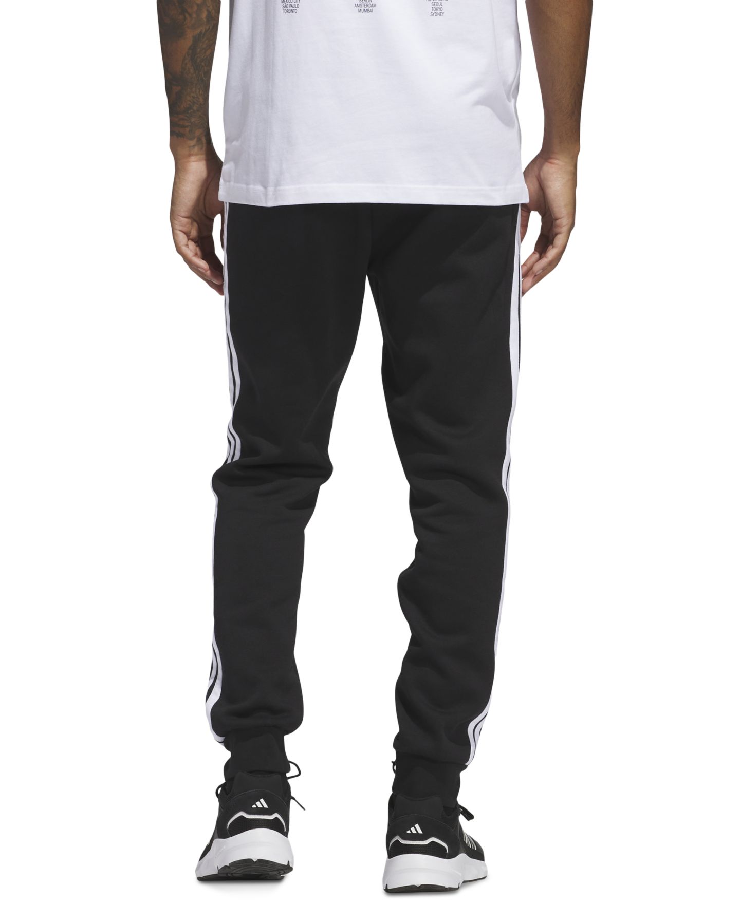 Мужские брюки adidas Essentials Regular-Fit 3-Stripes Fleece, цвет: Чёрный / Белый — фото 4