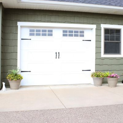 20" Indoor/Outdoor Patio, Garden, or Porch Weather-Resistant Franklin Flower Pot Planter