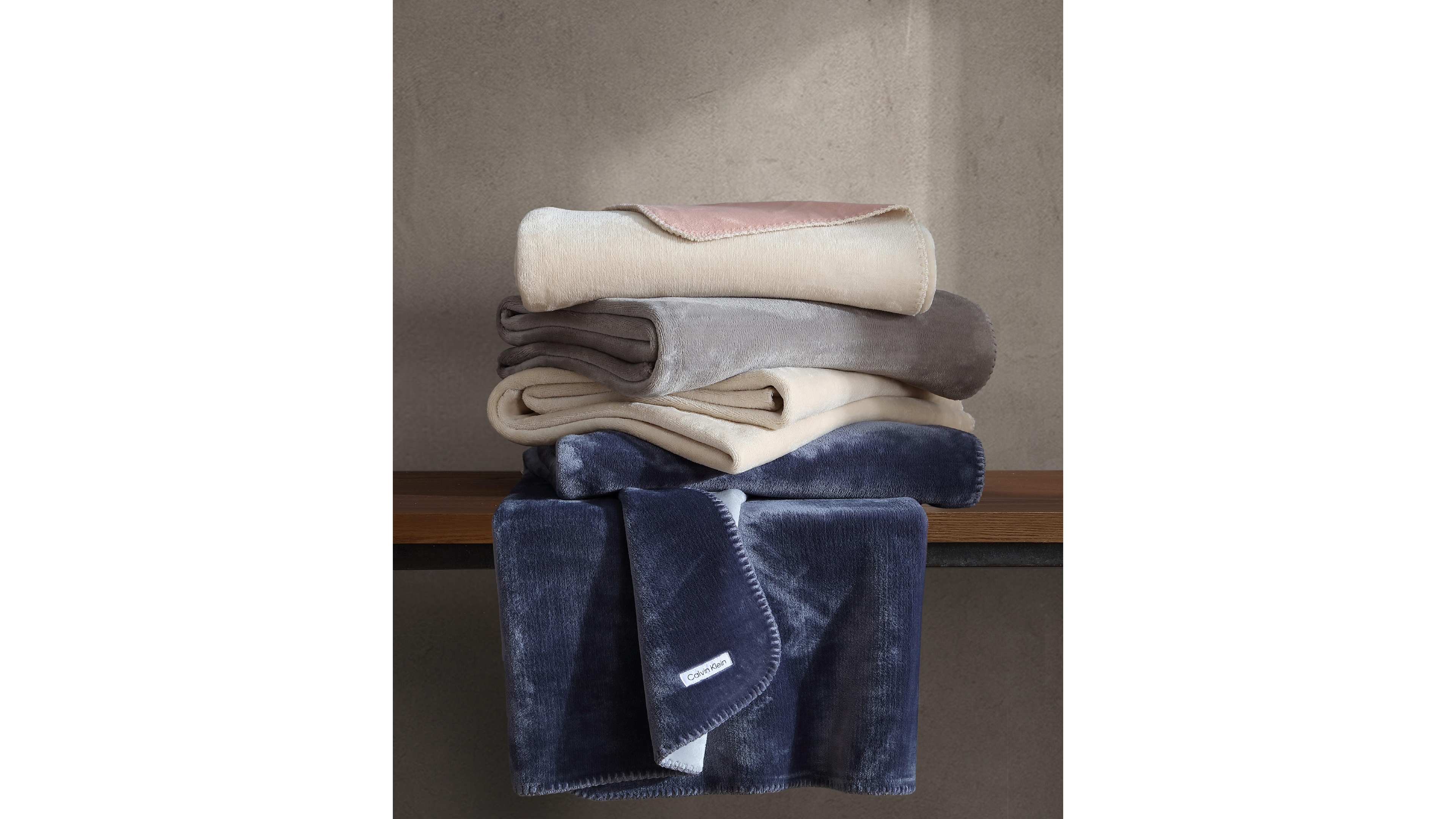 Calvin Klein Modern Solid Reversible Throw, 70" X 50"