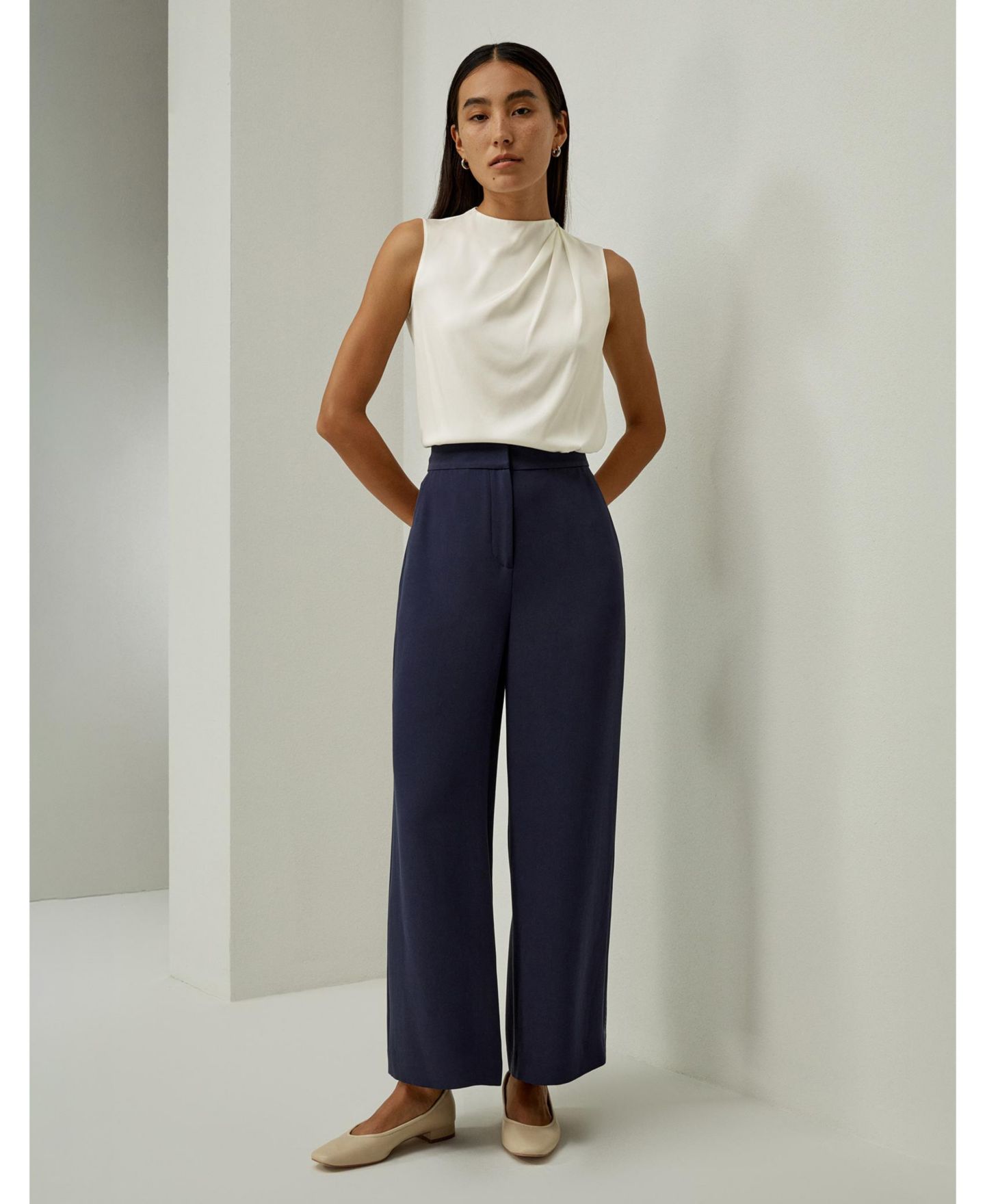 Женские брюки LILYSILK Mid Rise Wide Leg Tailored Silk, цвет: Королевский синий — фото 7