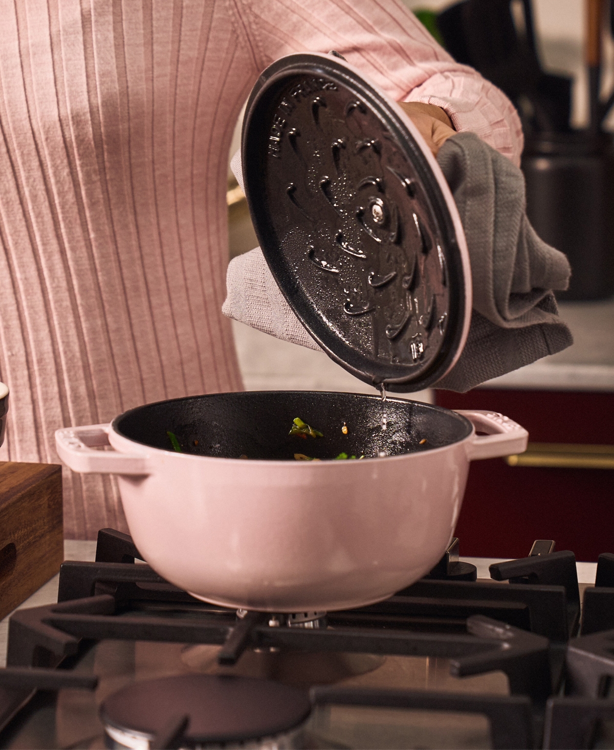 Staub Cast Iron 5-qt. Essential French Oven In Peony Pink