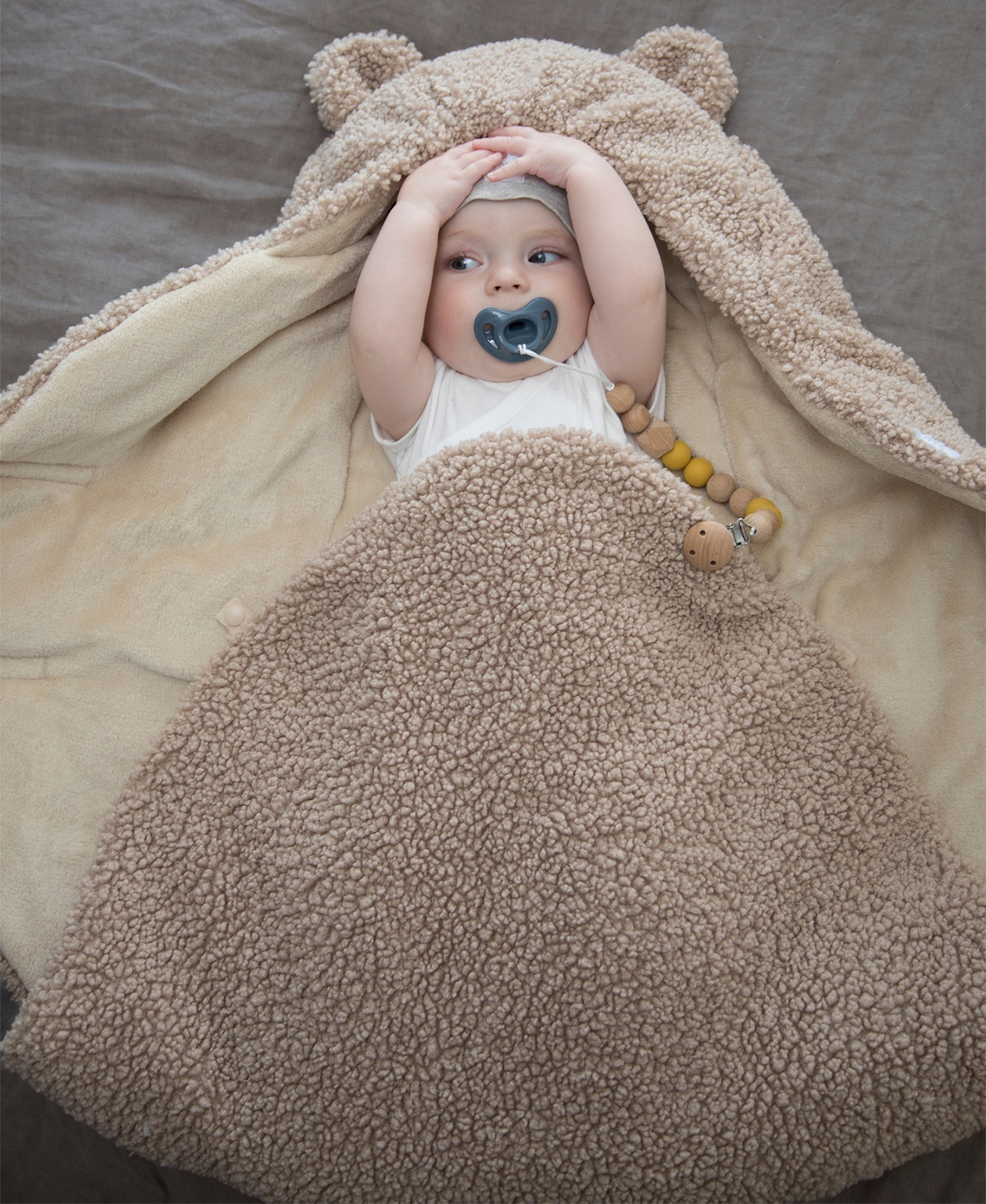 7am Enfant Baby Hooded Nido In Oatmeal