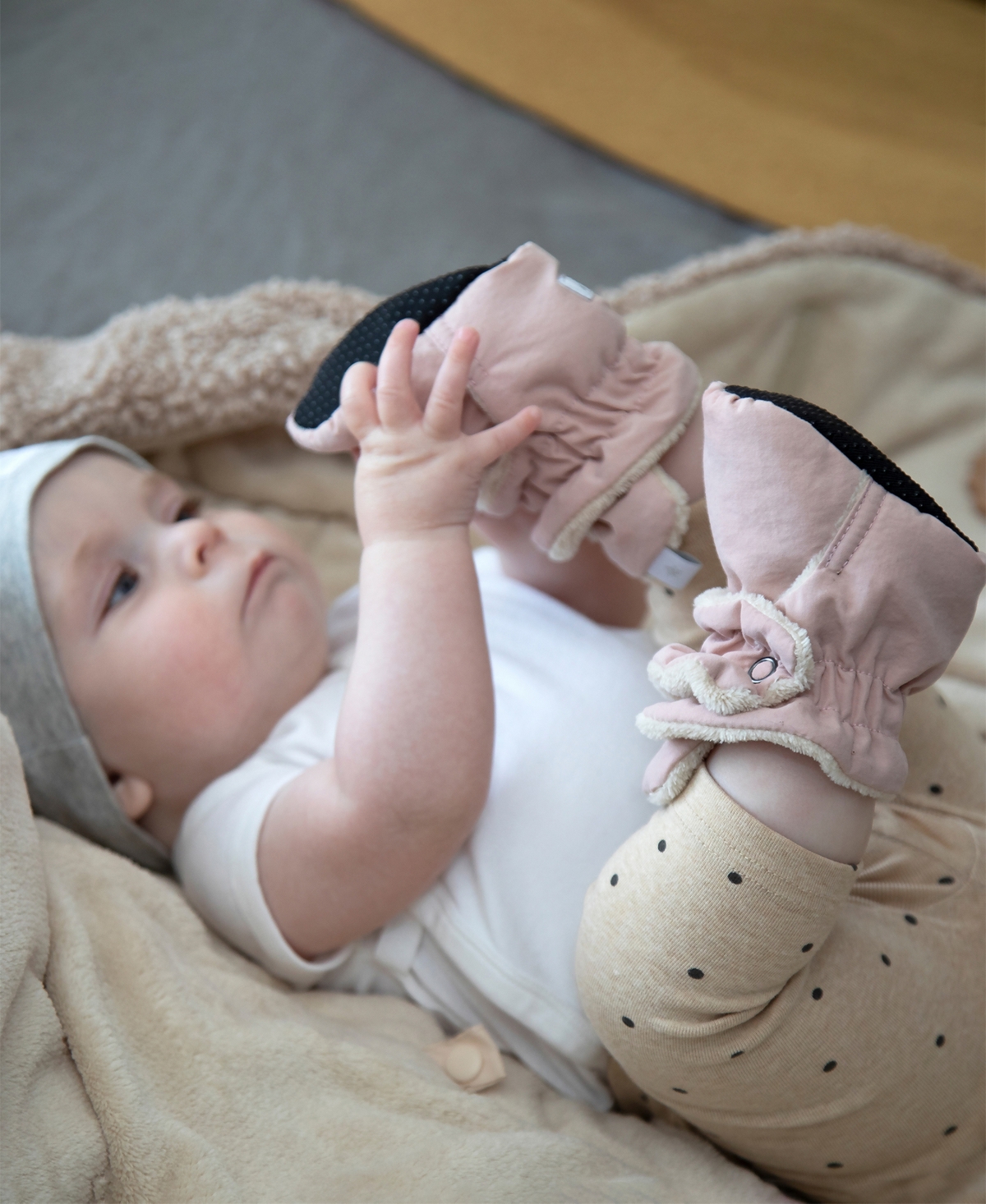 7am Enfant Baby Side Snap Booties In Cameo