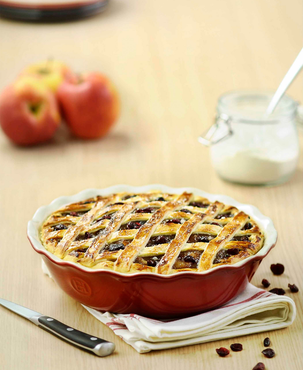 Emile Henry Ceramic 9" Pie Dish In Rouge