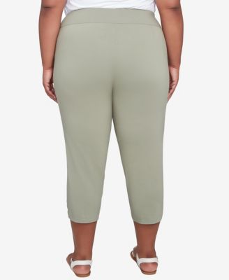 Plus Size Spring Forward Solid Tech Stretch Pull On Capri Pants
