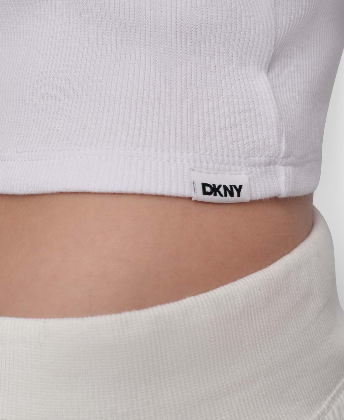 DKNY SPORT WOMEN'S RIBBED NOTCHED-NECK CROPPED T-SHIRT 
