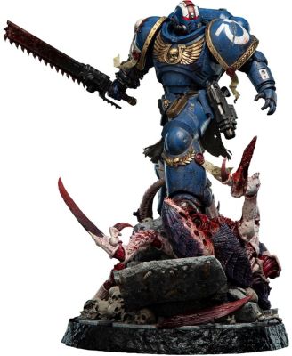 - Warhammer 40K - Lieutenant Titus - Battleline Edition Polystone Statue