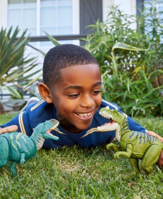 Jurassic World Wild Roar Majungasaurus Action Figure 