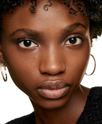 N&deg;1 DE CHANEL REVITALIZING FOUNDATION Illuminates – Moisturizes – Protects